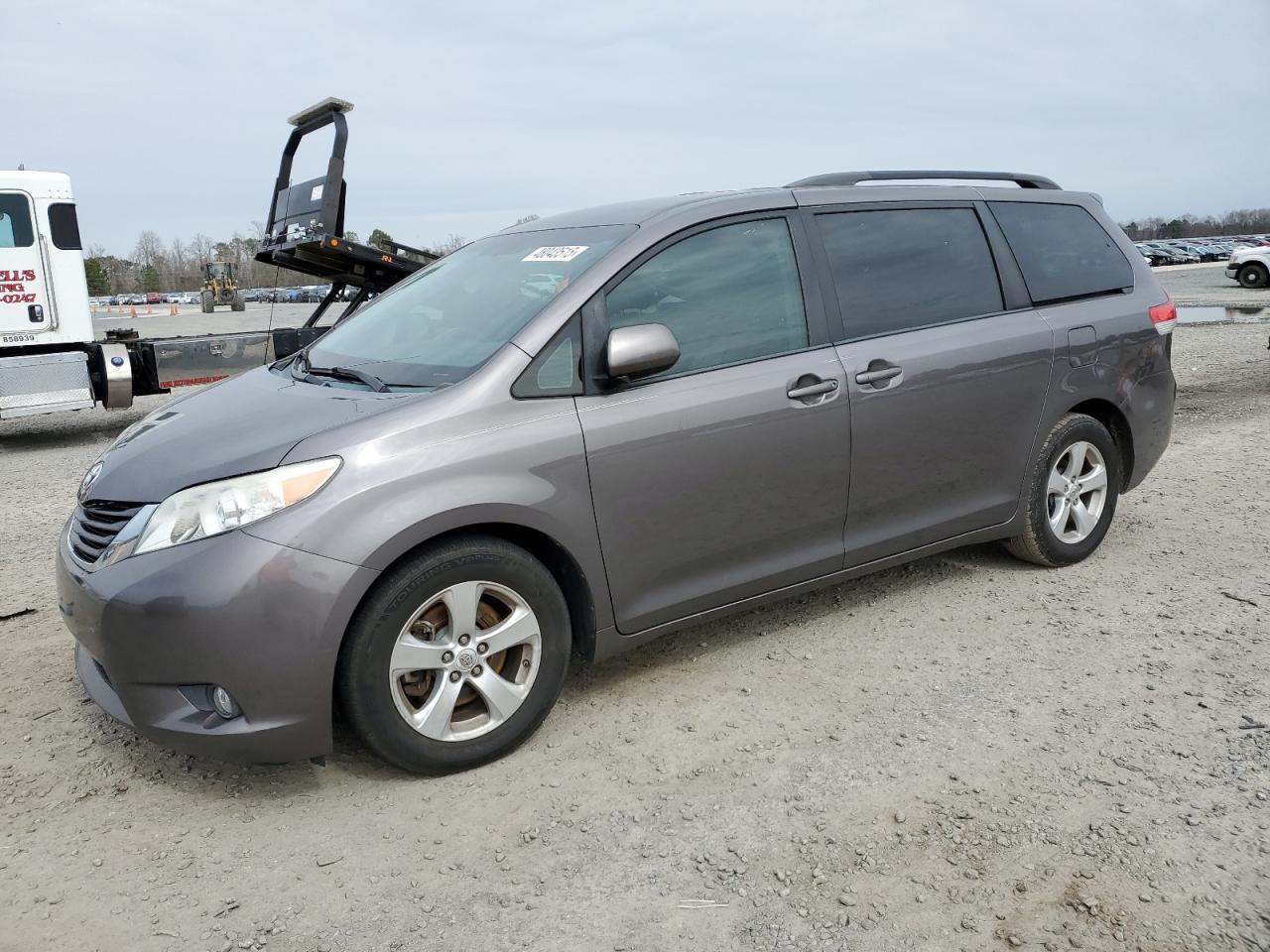 TOYOTA SIENNA LE 2013