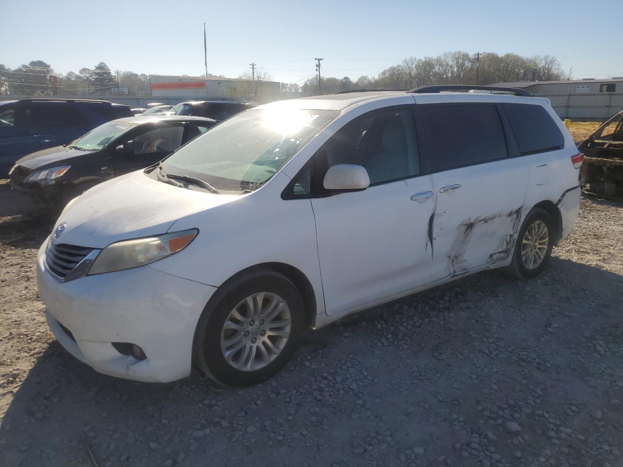 TOYOTA SIENNA XLE 2011