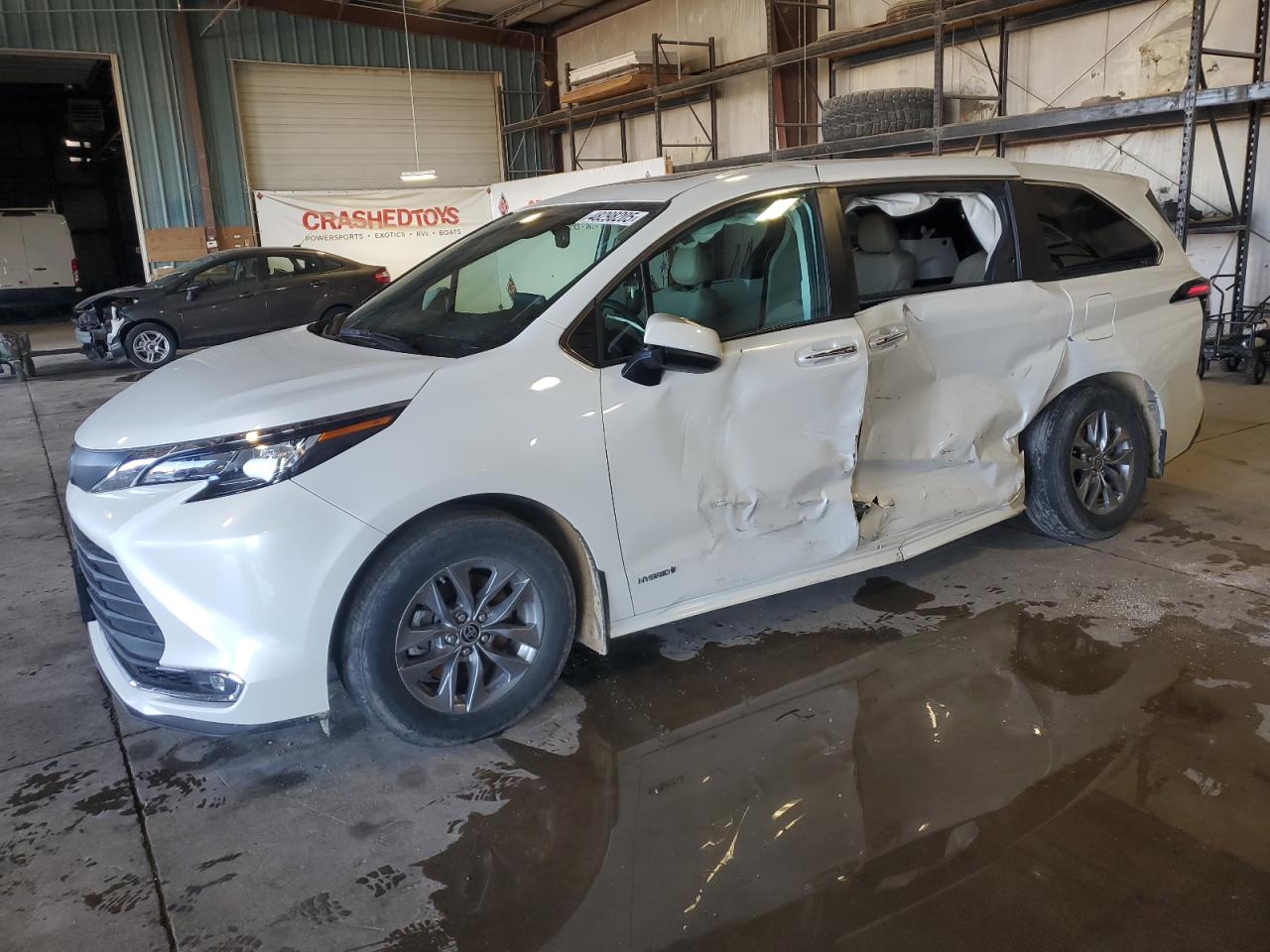 TOYOTA SIENNA XLE 2021
