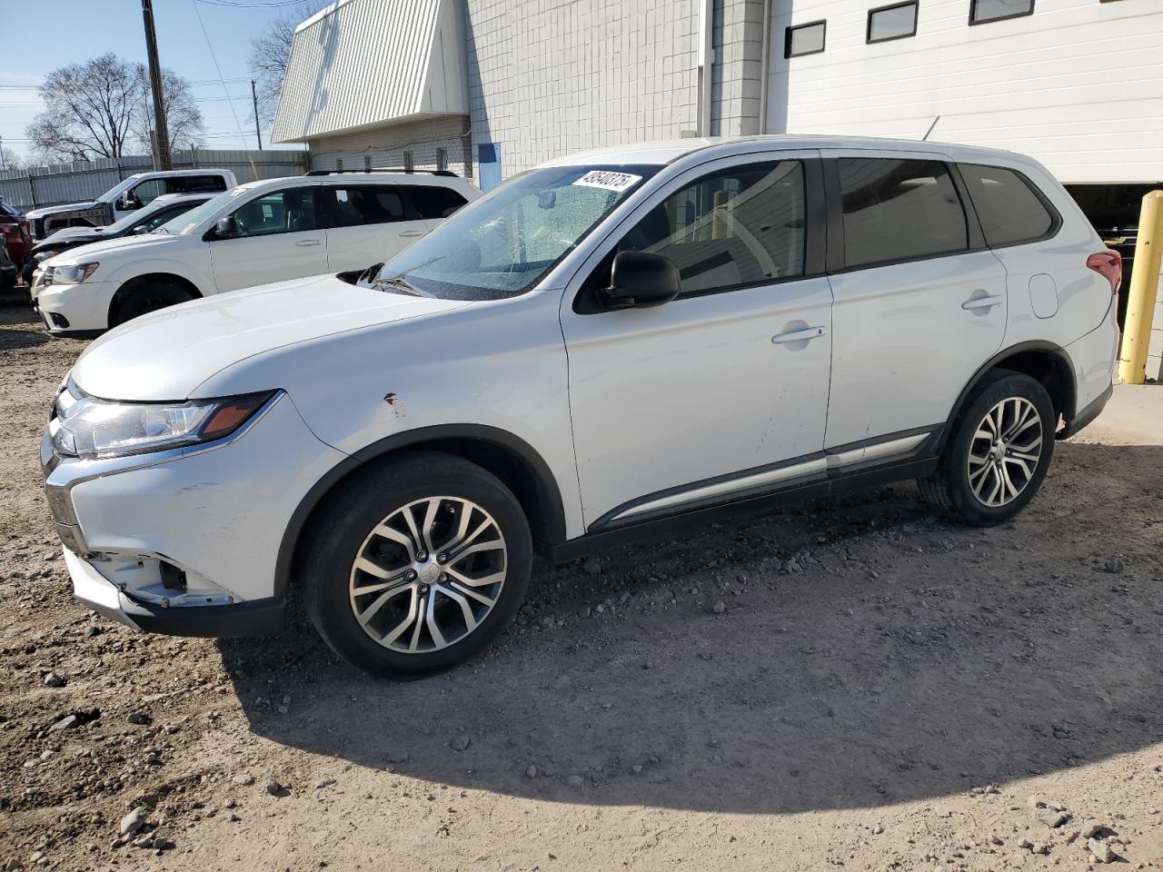 MITSUBISHI OUTLANDER 2016