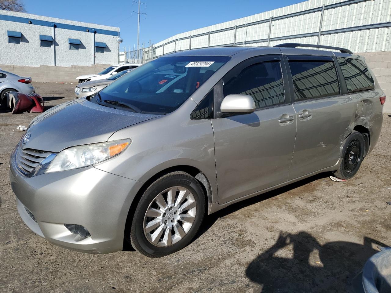 TOYOTA SIENNA LE 2015
