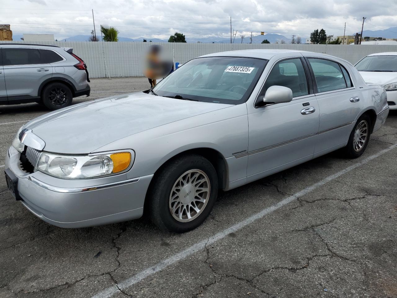 LINCOLN TOWN CAR S 2002