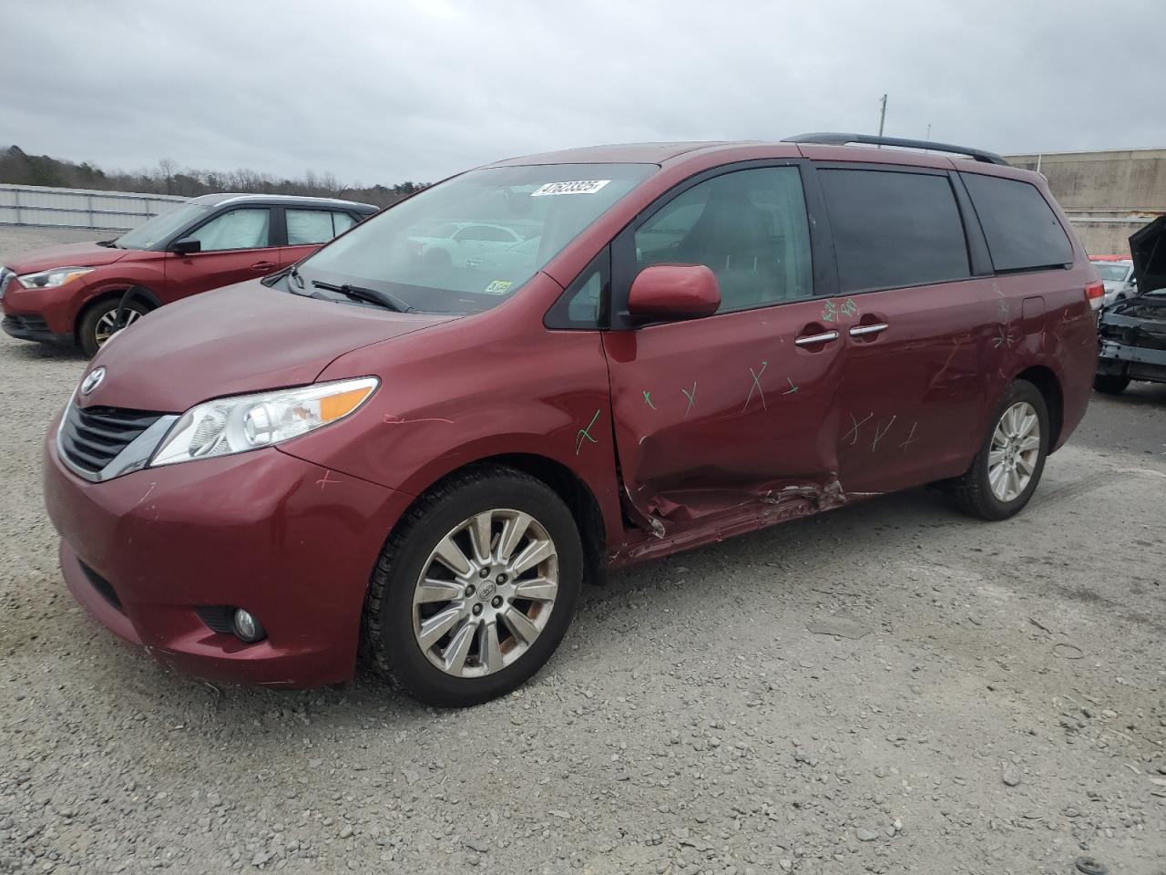 TOYOTA SIENNA XLE 2011