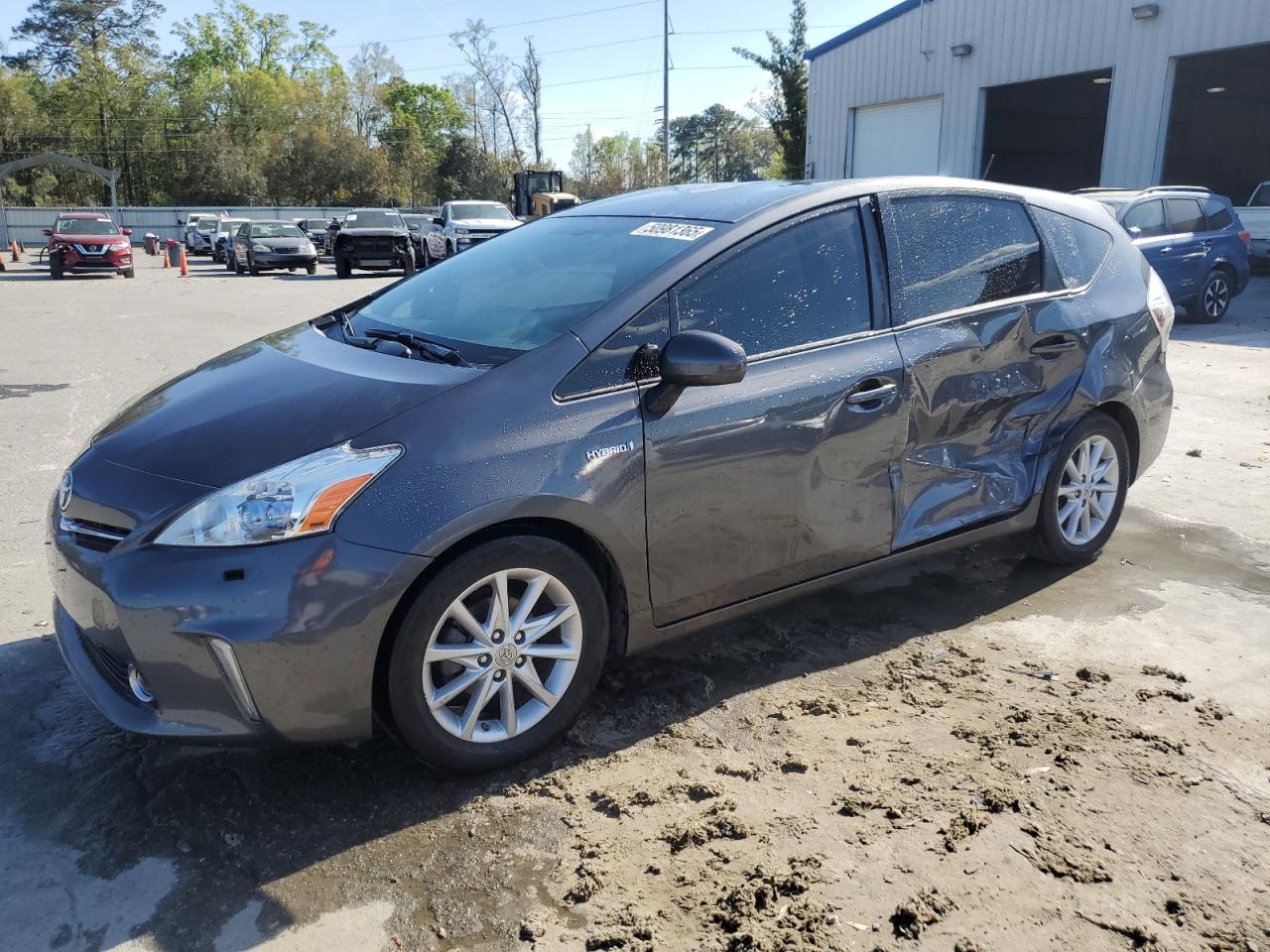 TOYOTA PRIUS V 2013