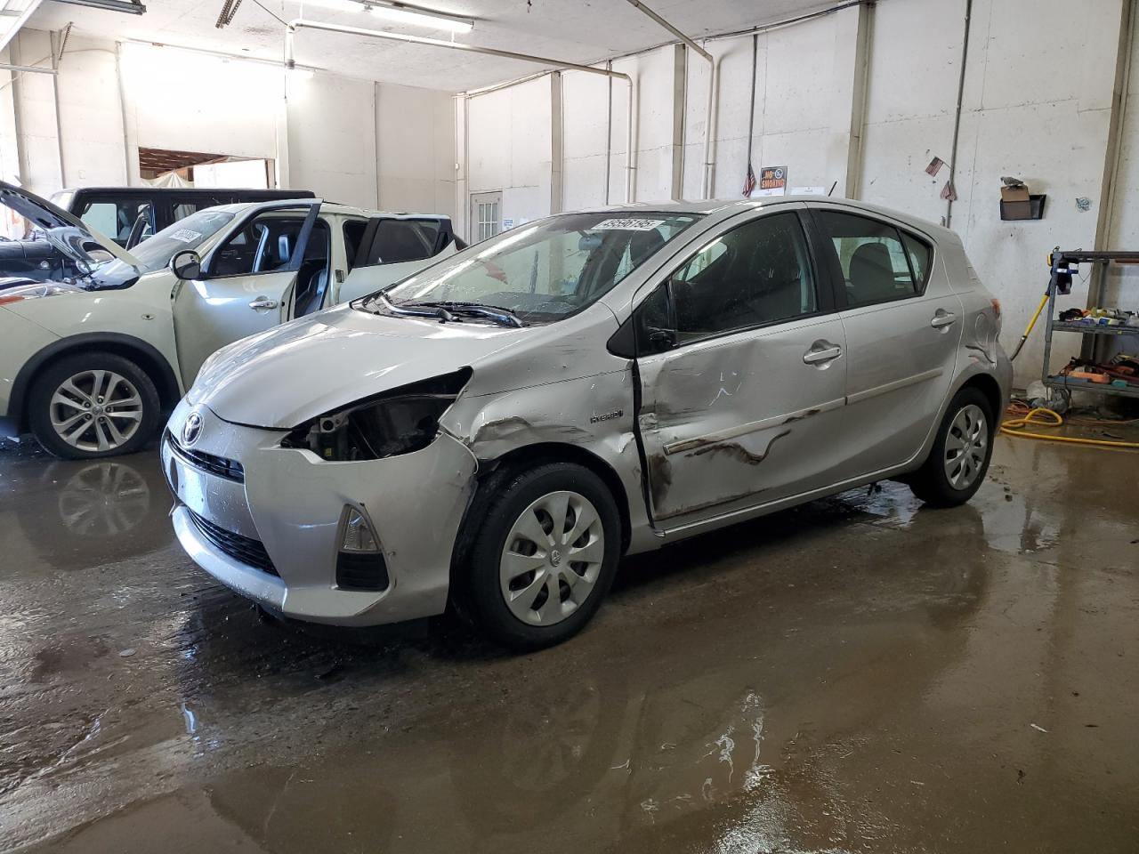 TOYOTA PRIUS C 2012