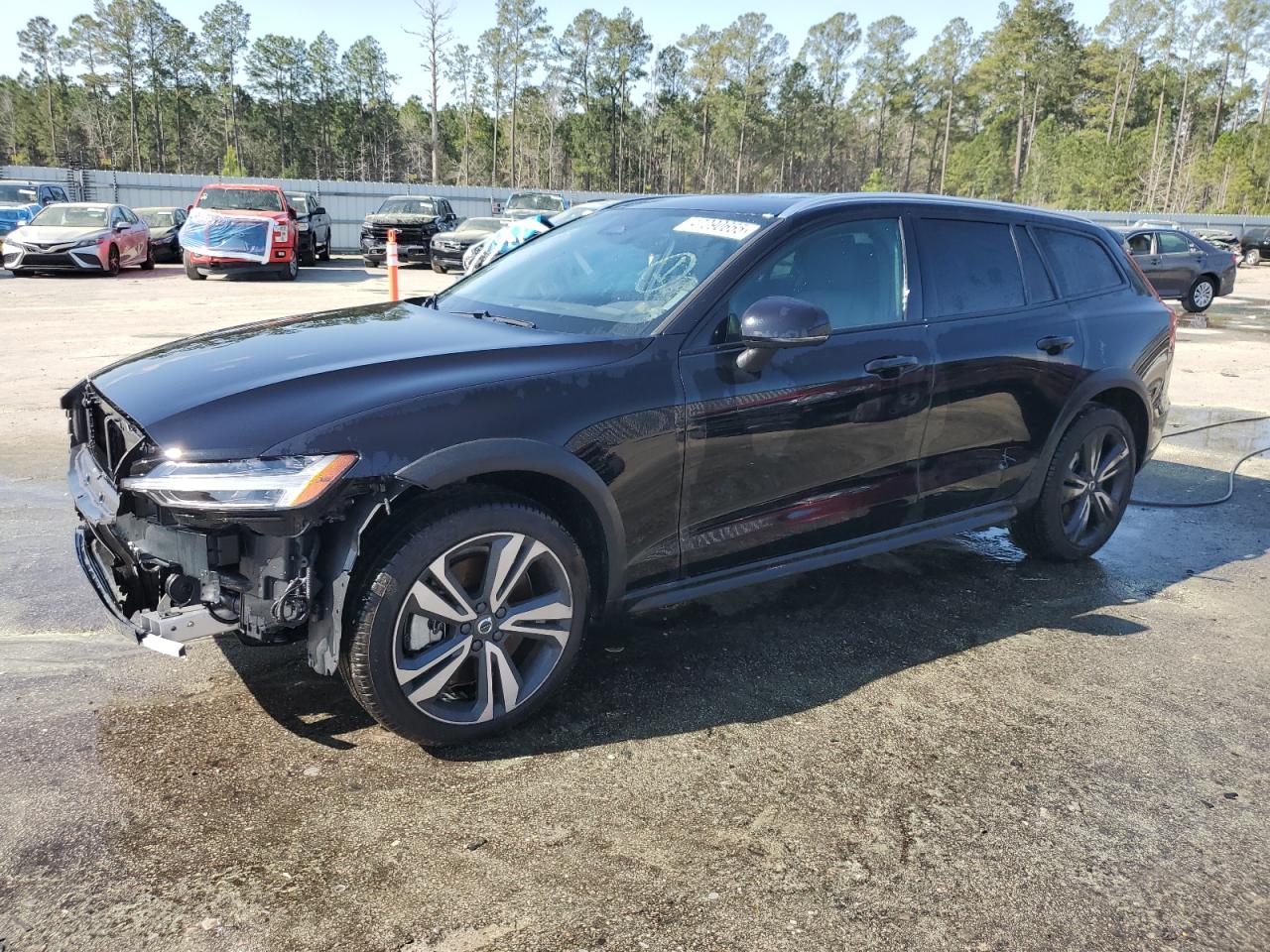 VOLVO V60 CROSS 2024