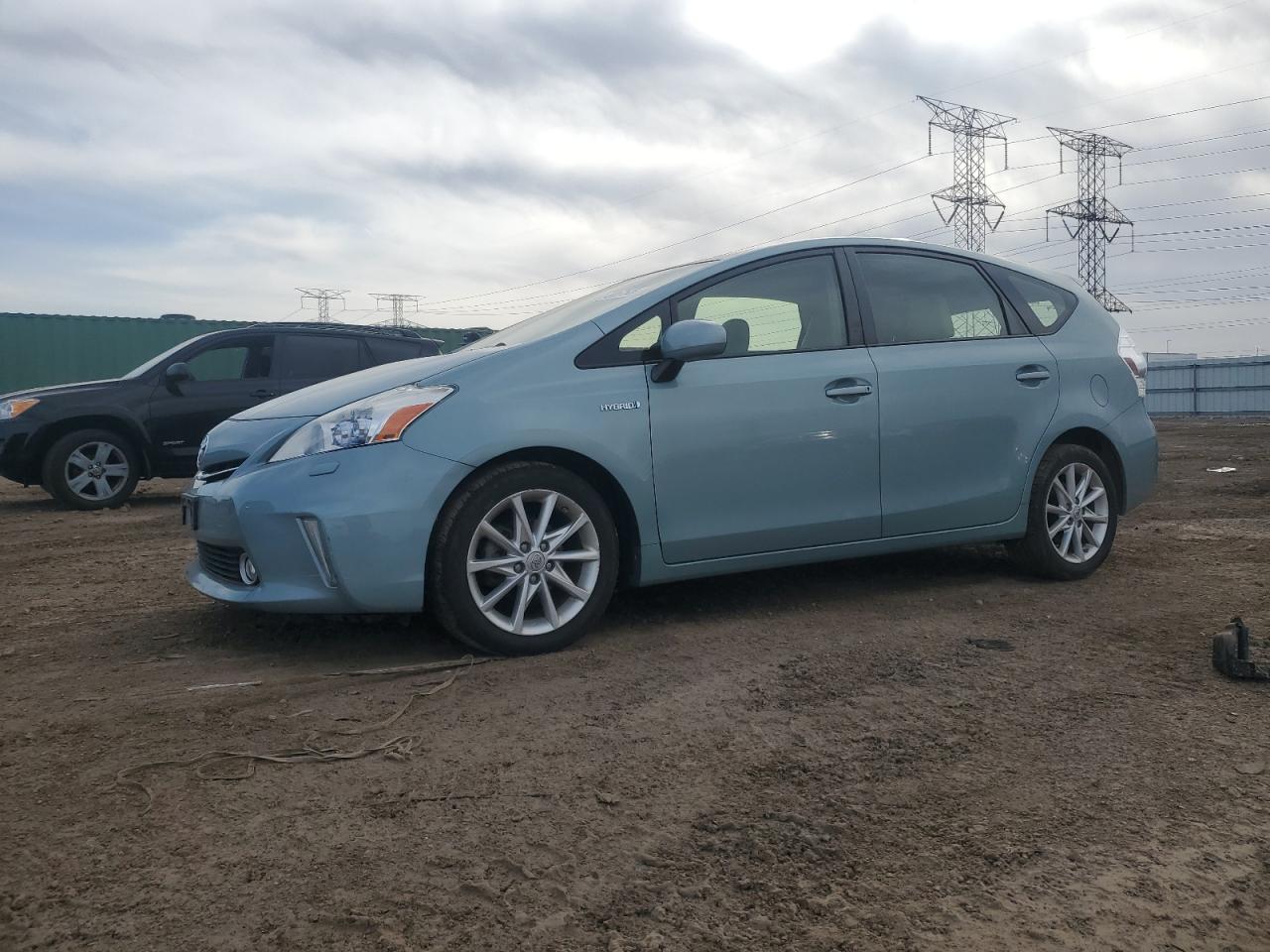 TOYOTA PRIUS V 2013