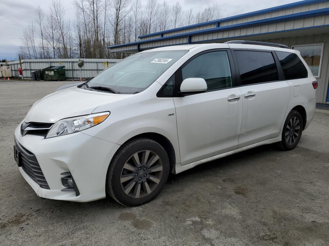 TOYOTA SIENNA XLE 2019