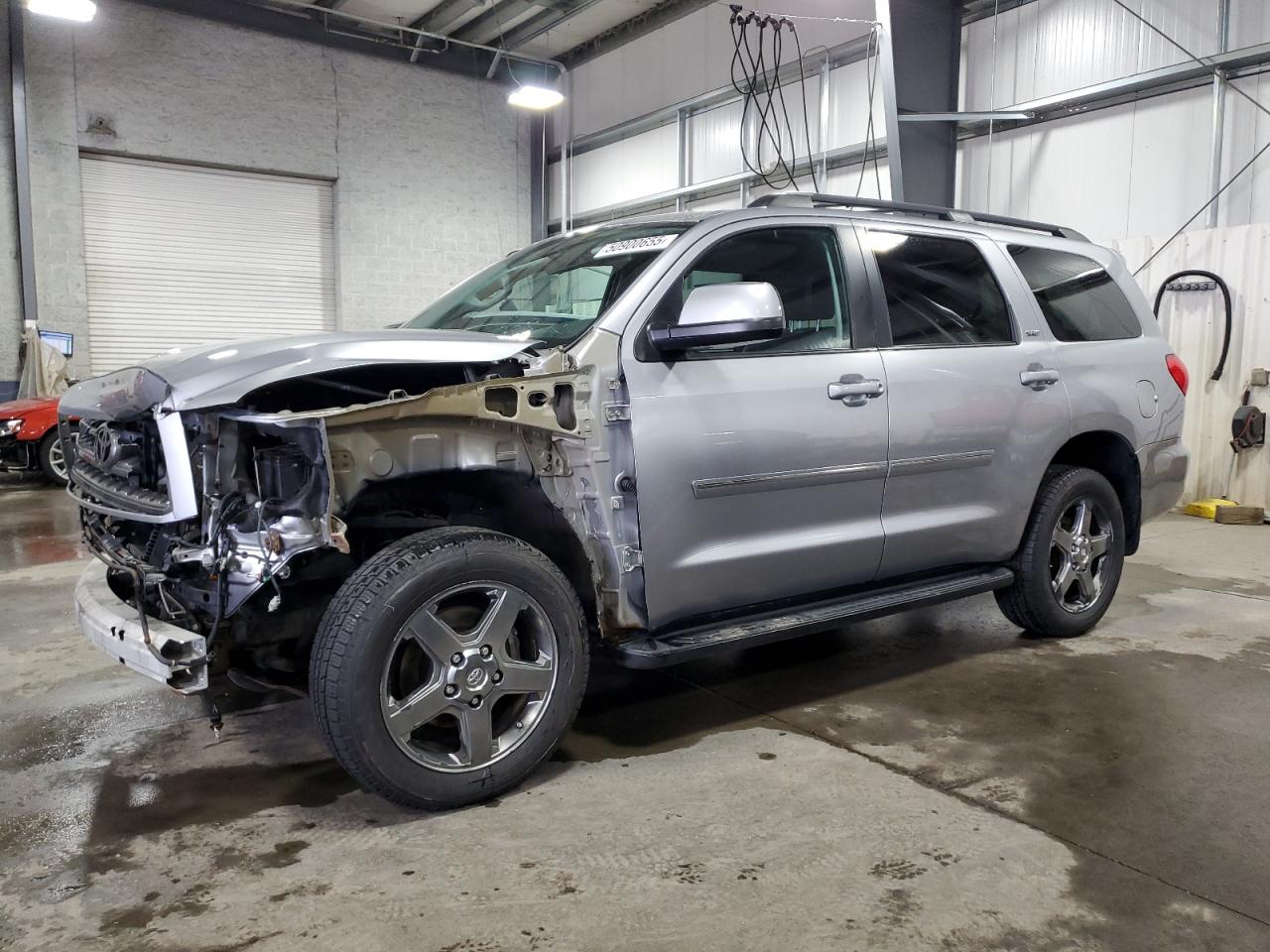 TOYOTA SEQUOIA SR 2011