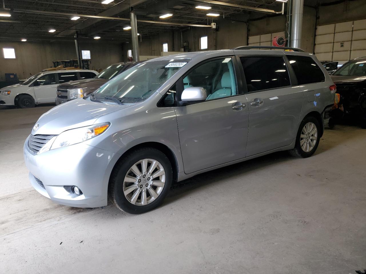 TOYOTA SIENNA XLE 2014