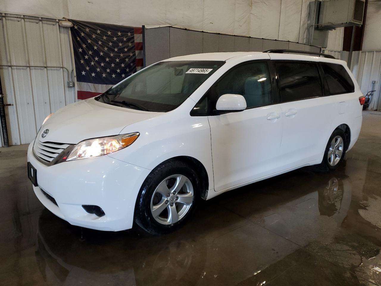 TOYOTA SIENNA LE 2015