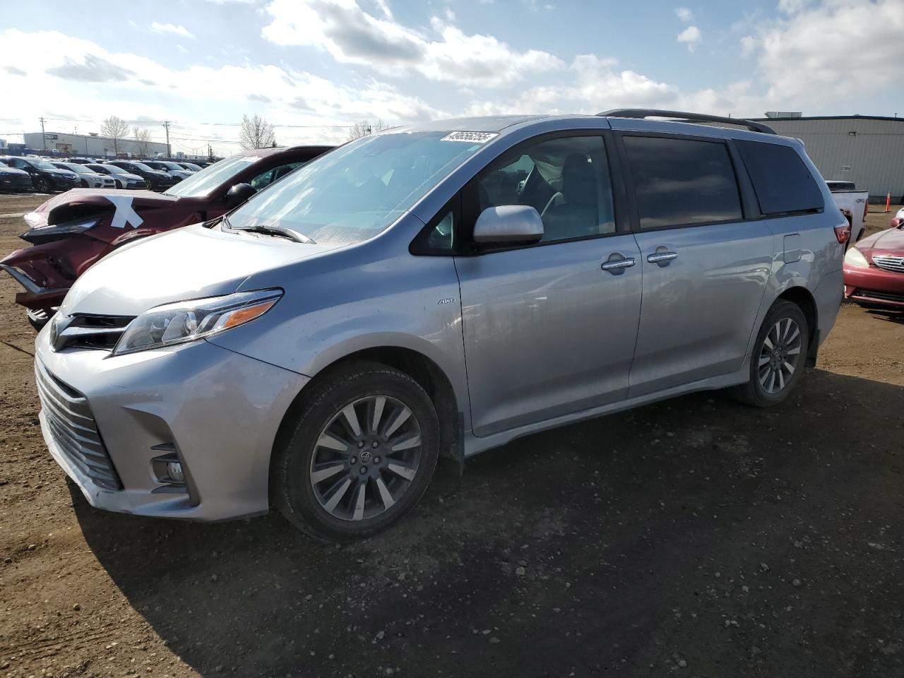 TOYOTA SIENNA XLE 2018