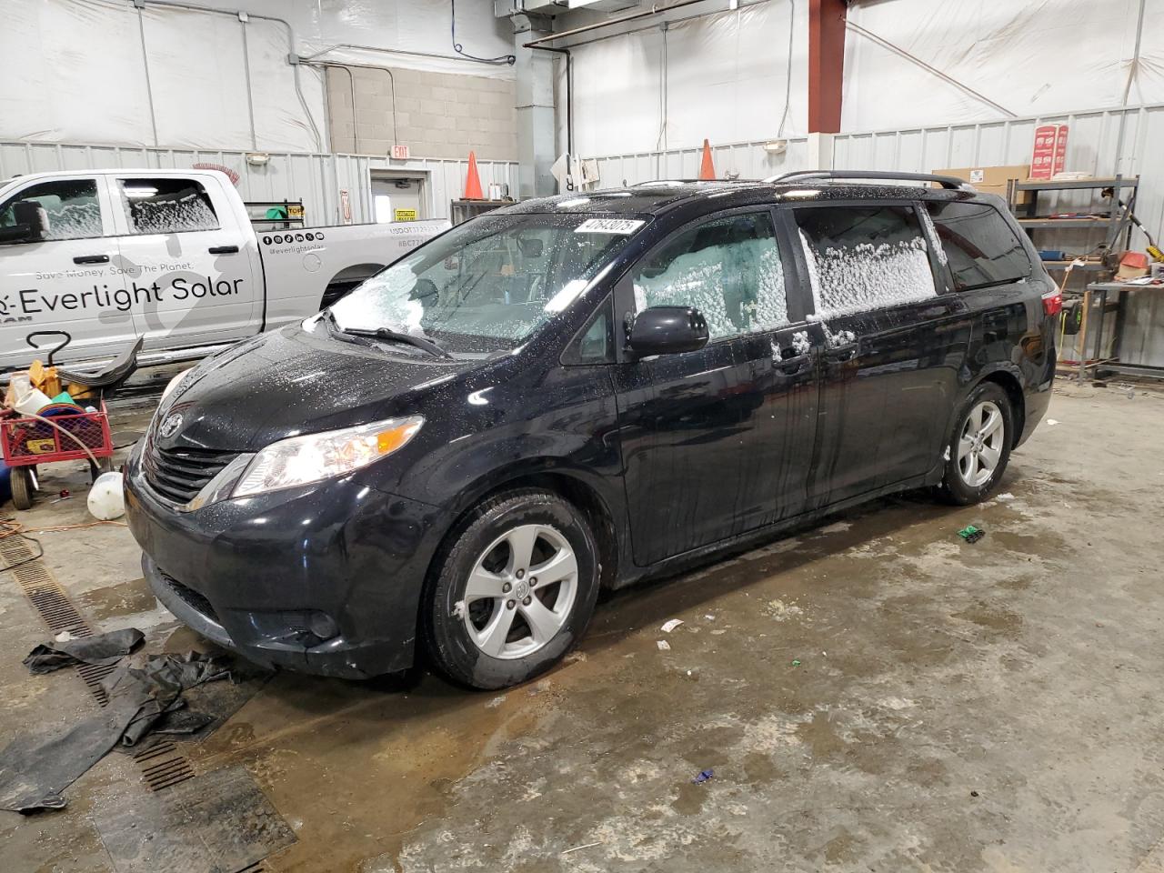TOYOTA SIENNA LE 2015