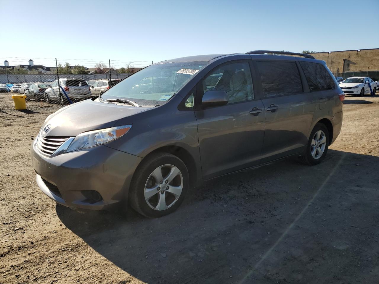 TOYOTA SIENNA LE 2017