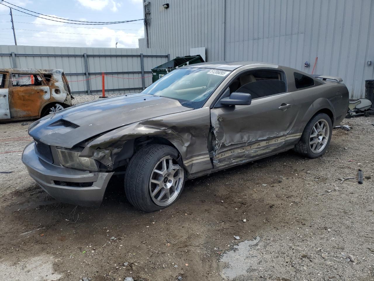 FORD MUSTANG 2005