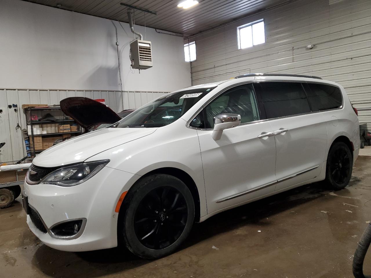 CHRYSLER PACIFICA L 2017