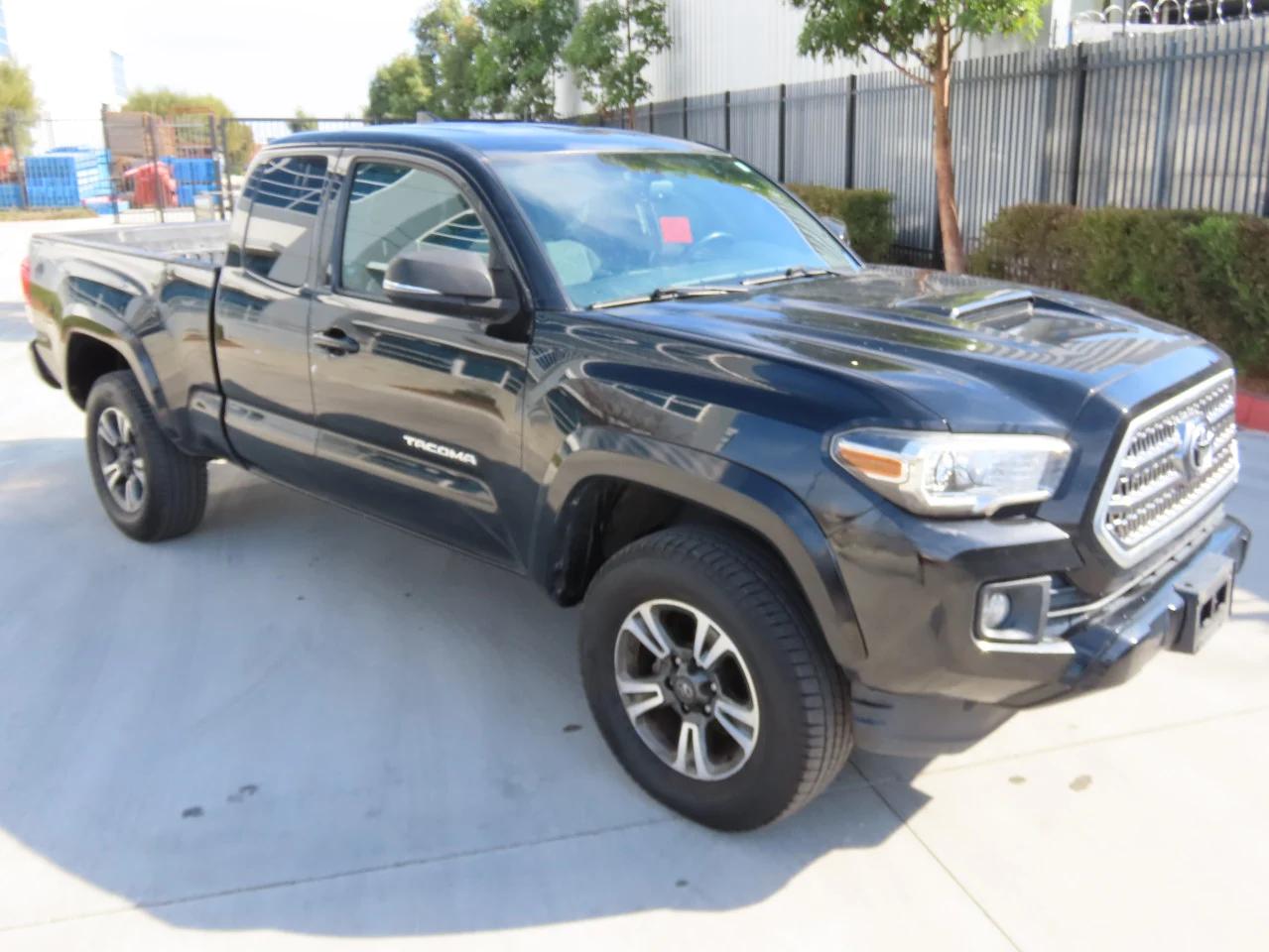 TOYOTA TACOMA ACC 2017