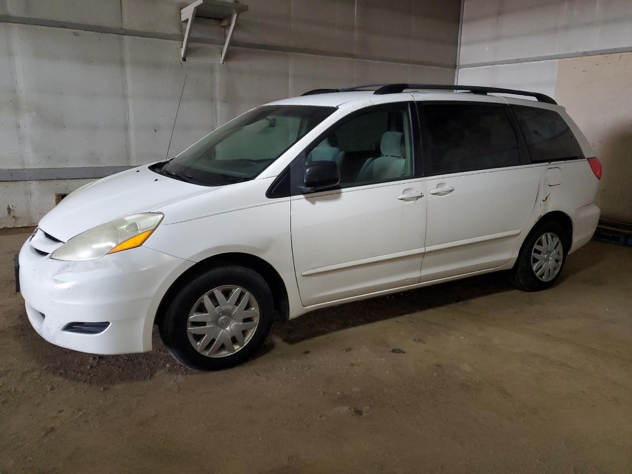 TOYOTA SIENNA CE 2008