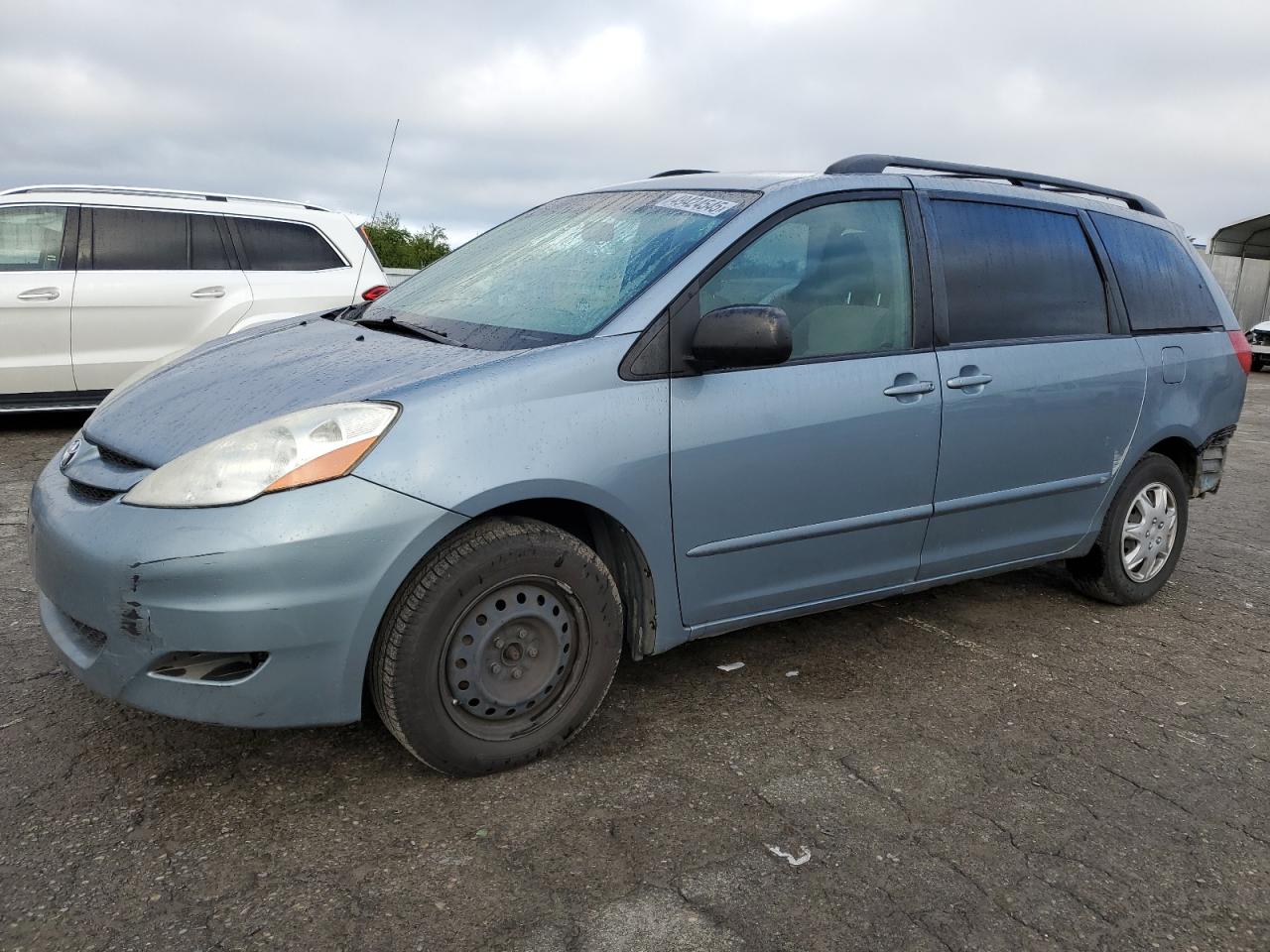 TOYOTA SIENNA CE 2010