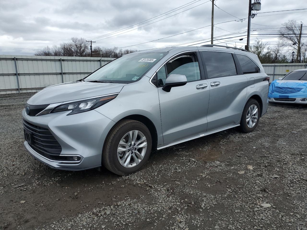 TOYOTA SIENNA XLE 2024