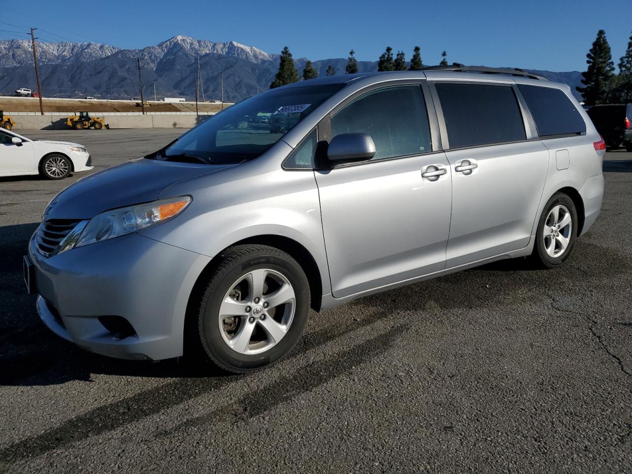 TOYOTA SIENNA LE 2014