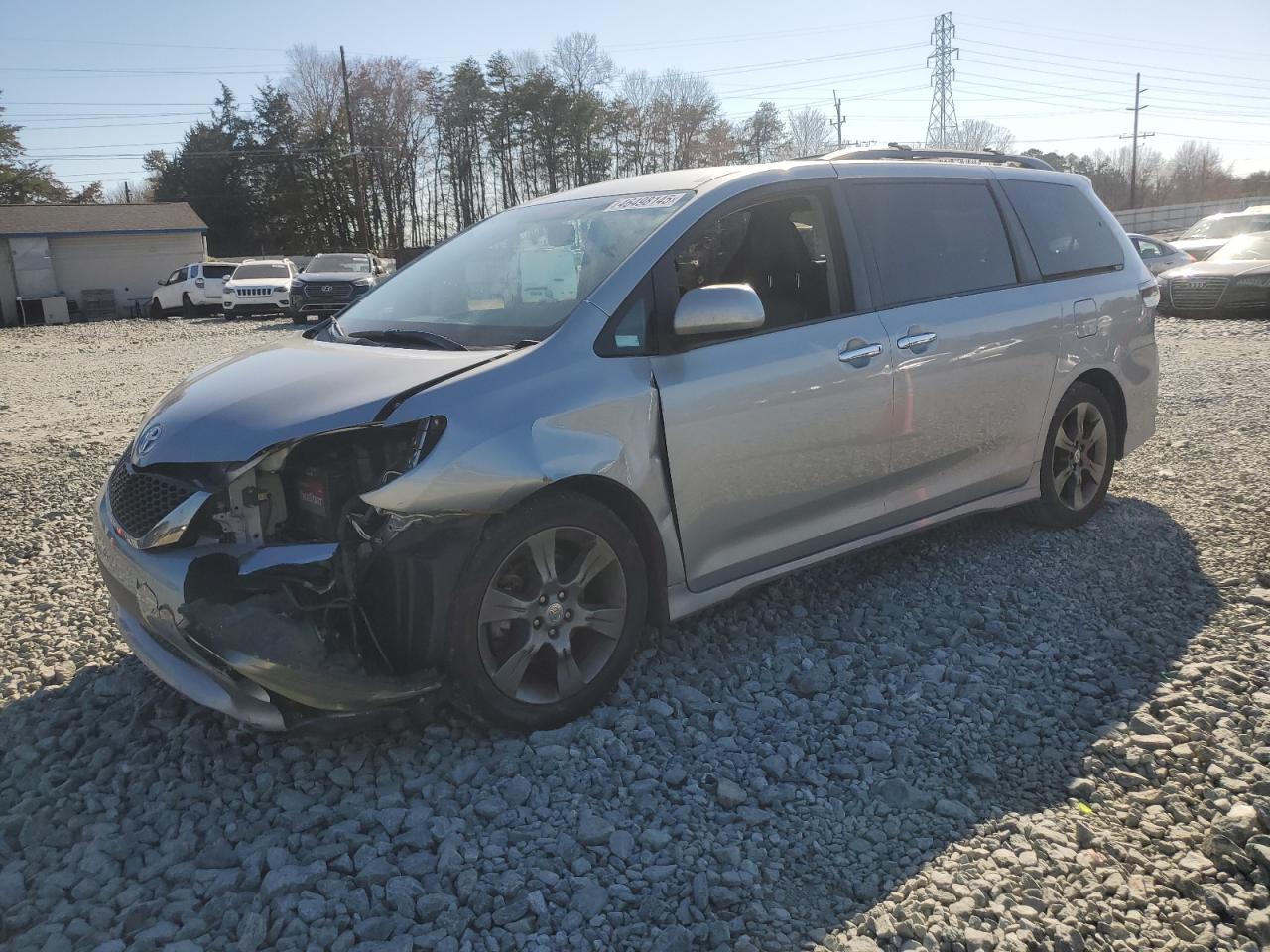 TOYOTA SIENNA SE 2016