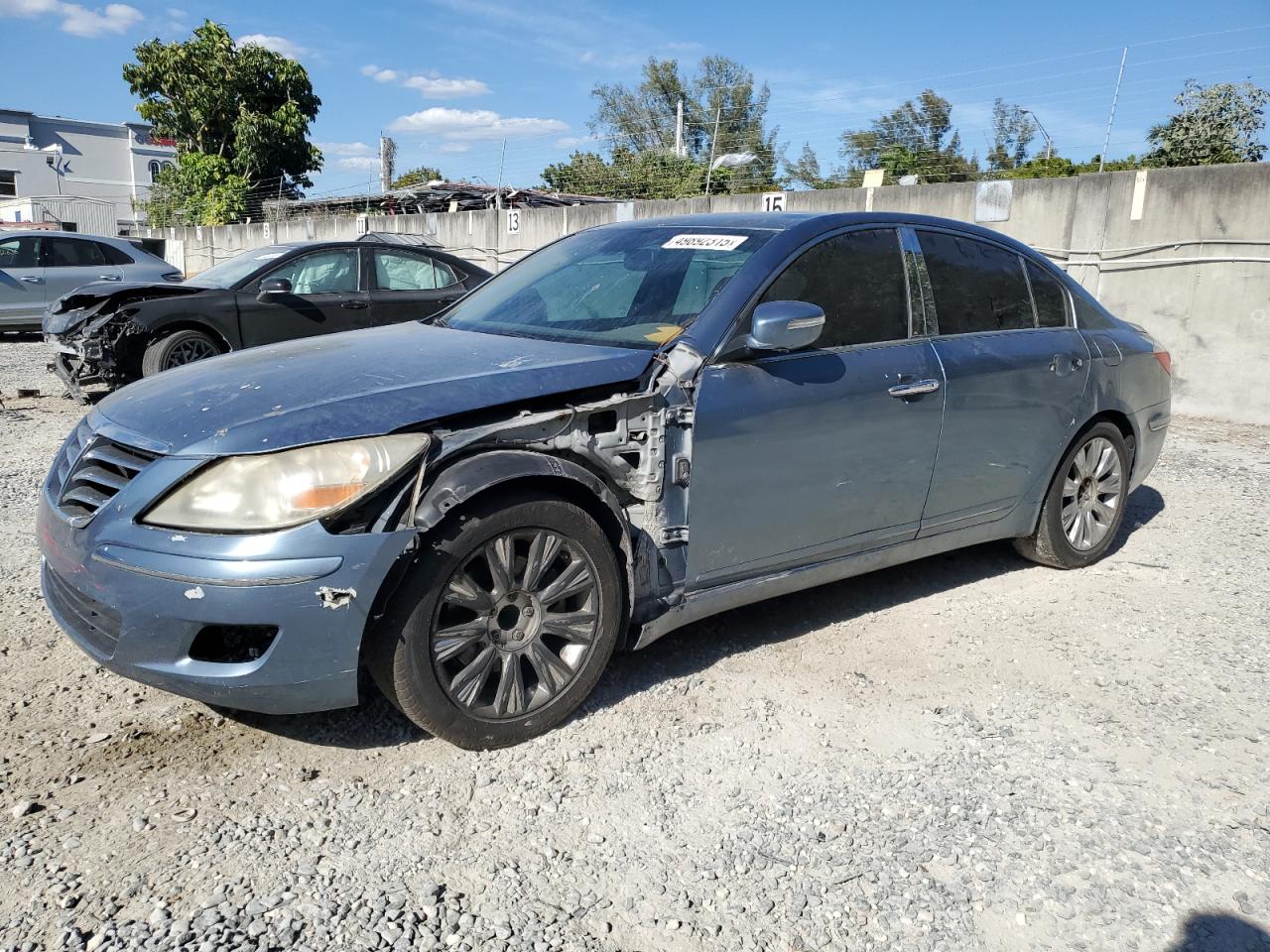 HYUNDAI GENESIS 3. 2011