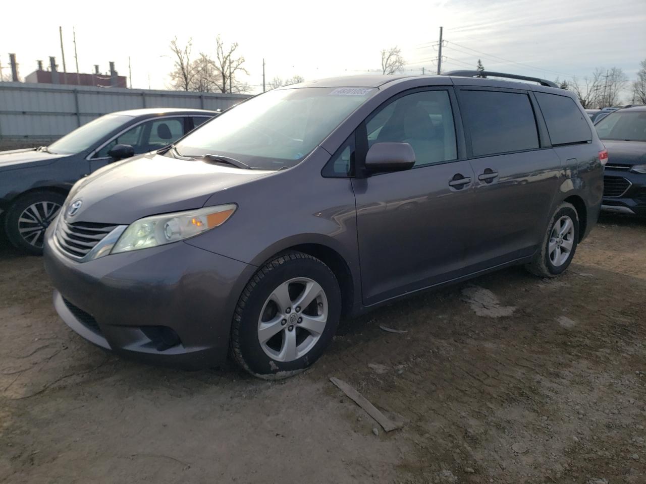 TOYOTA SIENNA LE 2011