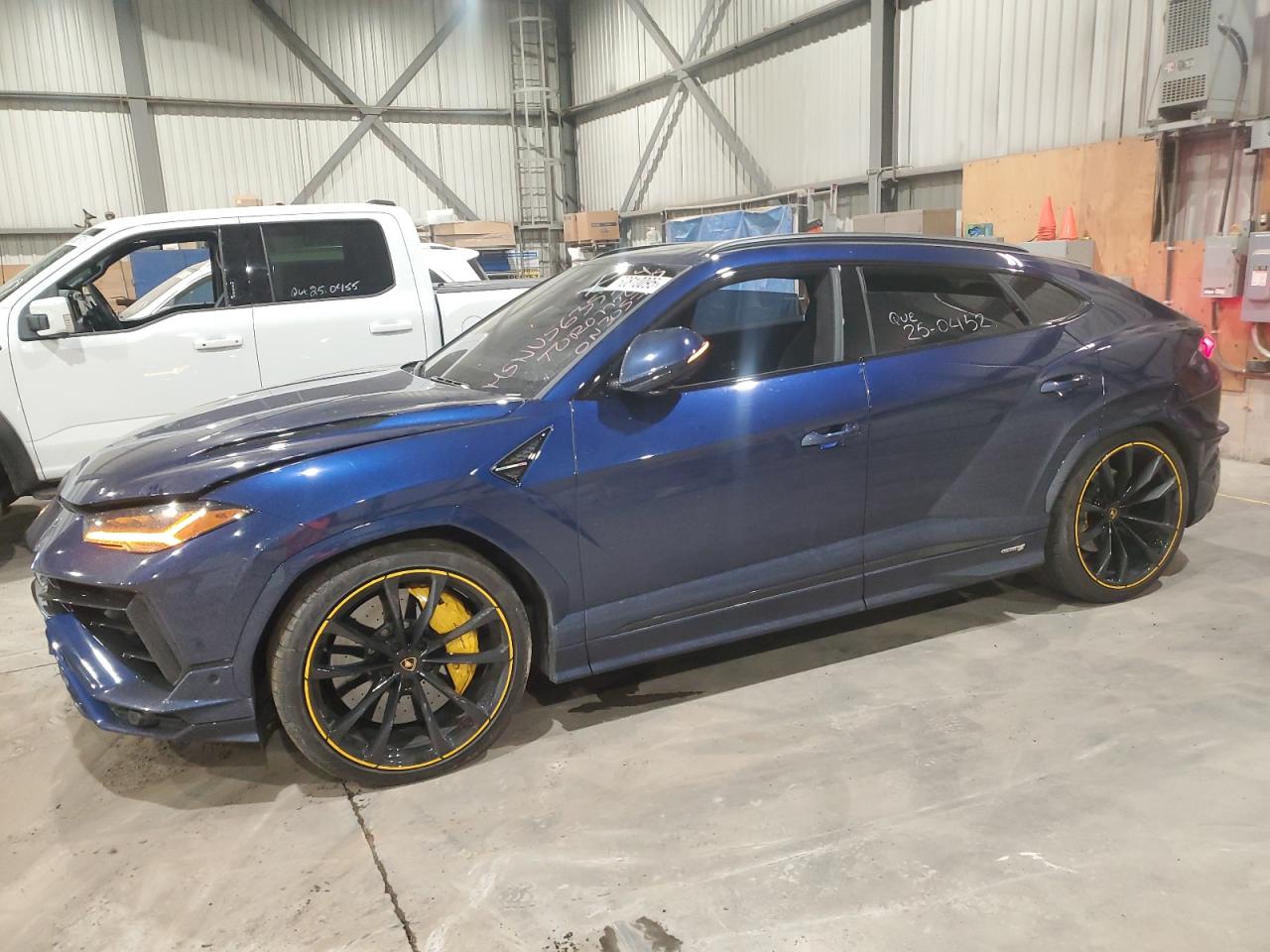 LAMBORGHINI URUS S 2024