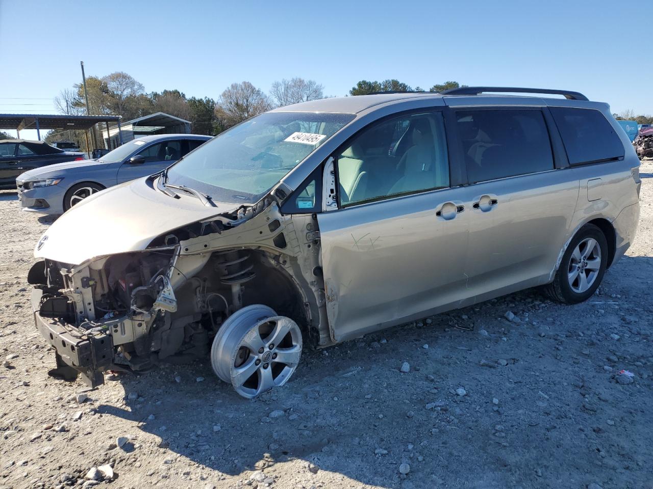 TOYOTA SIENNA LE 2017
