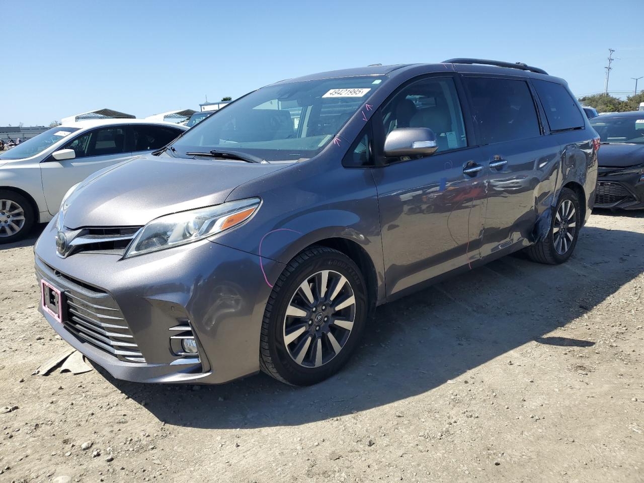 TOYOTA SIENNA XLE 2018
