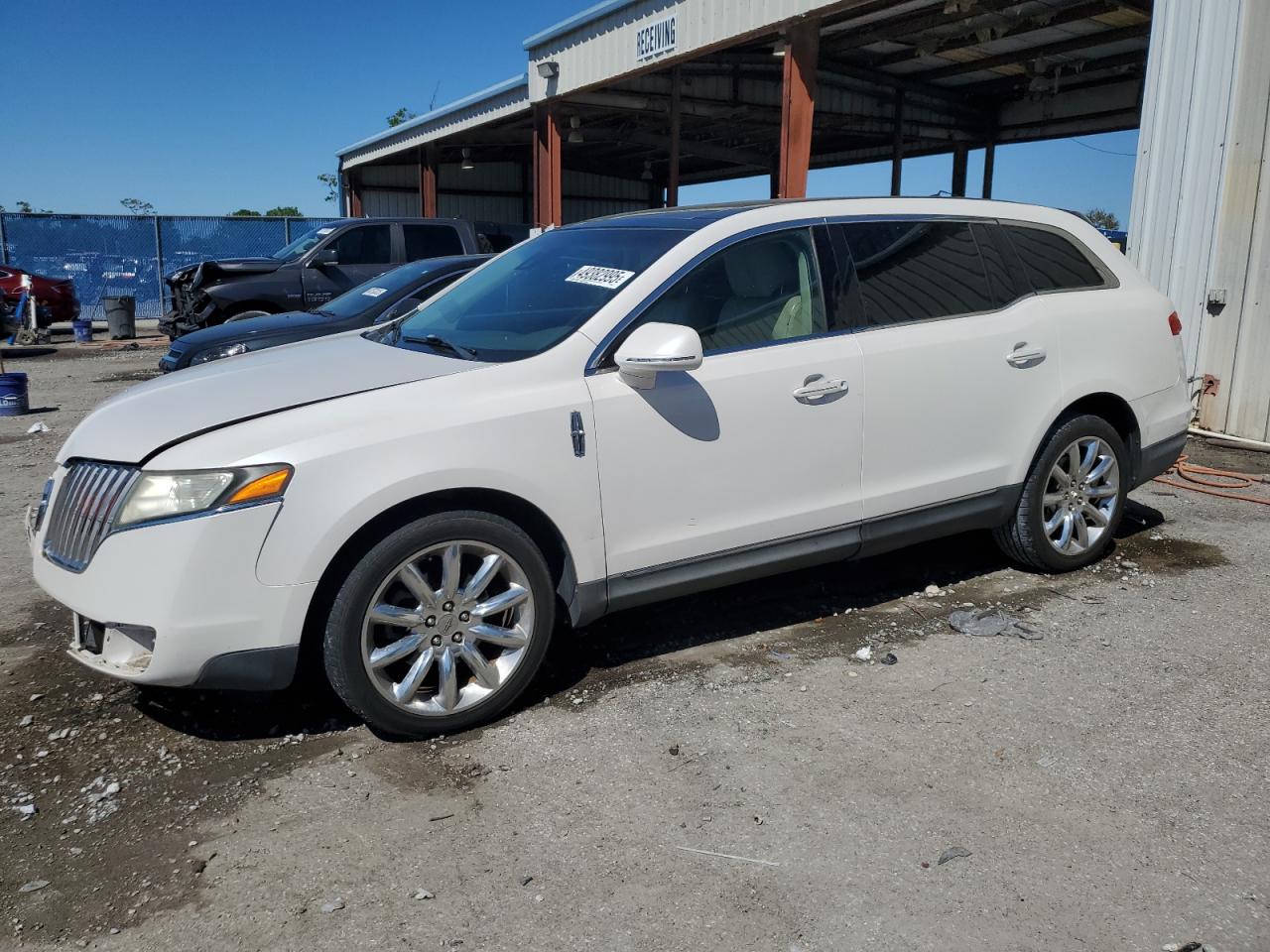 LINCOLN MKT 2010