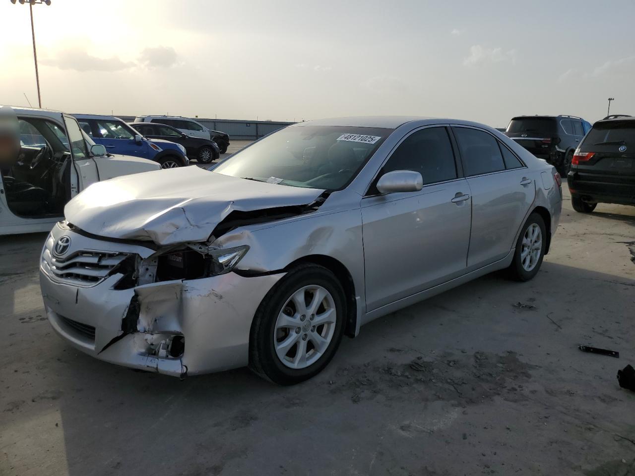 TOYOTA CAMRY BASE 2011
