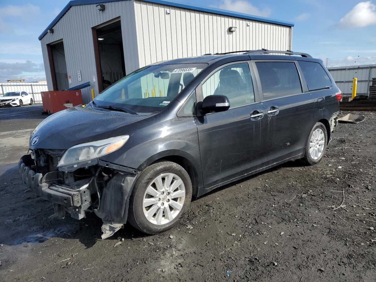 TOYOTA SIENNA XLE 2015