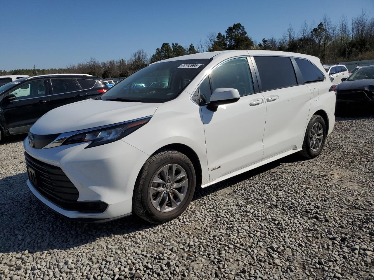 TOYOTA SIENNA LE 2021
