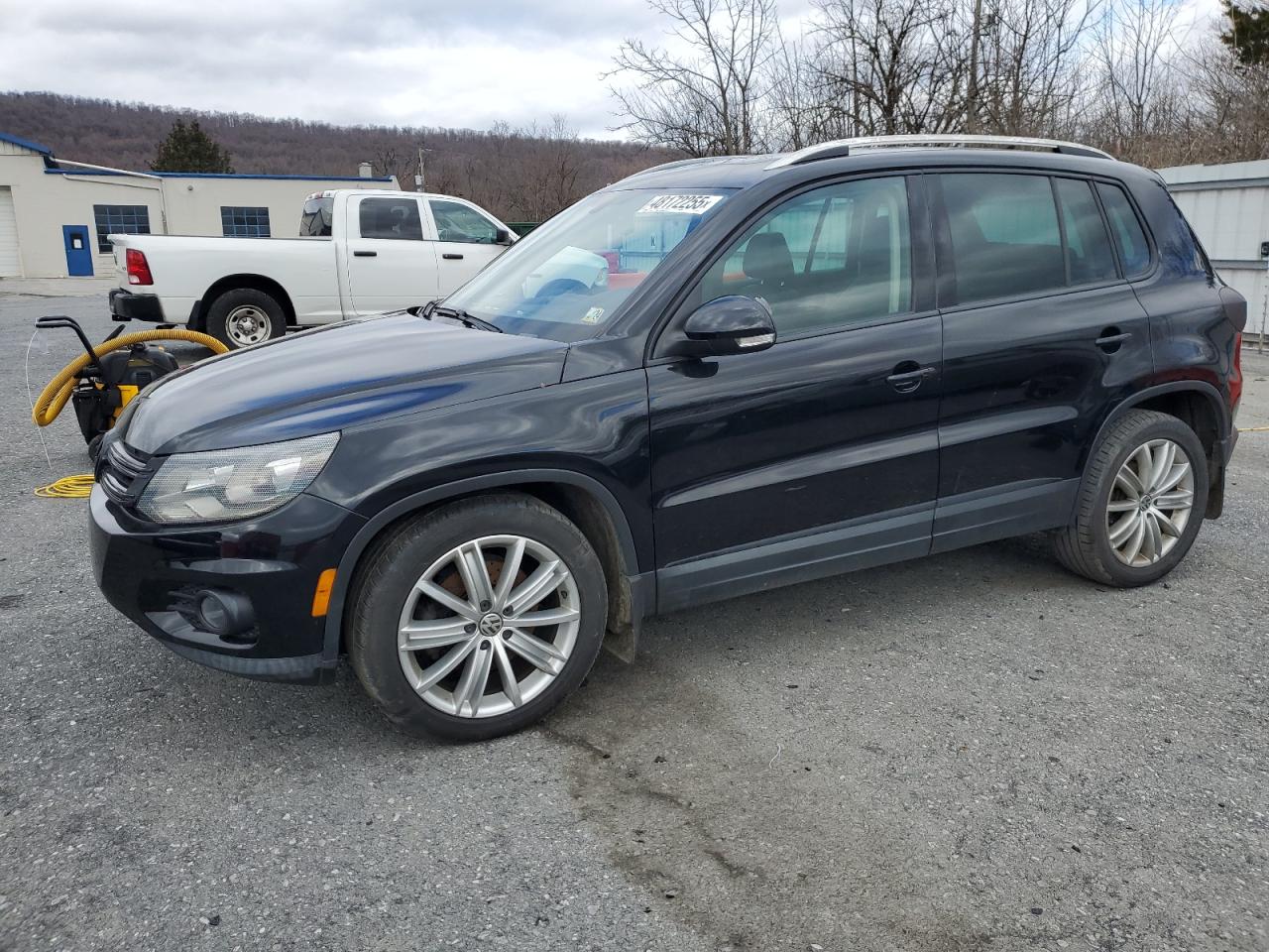 VOLKSWAGEN TIGUAN S 2016