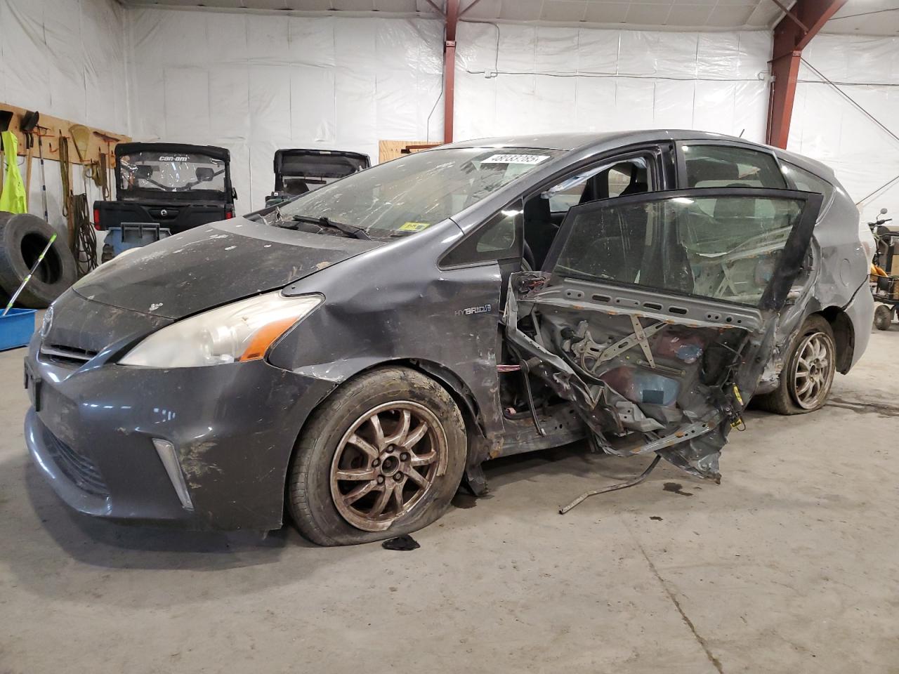 TOYOTA PRIUS V 2013