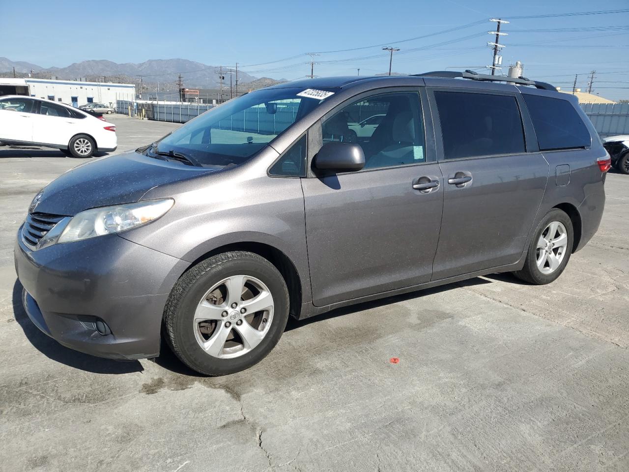 TOYOTA SIENNA LE 2016