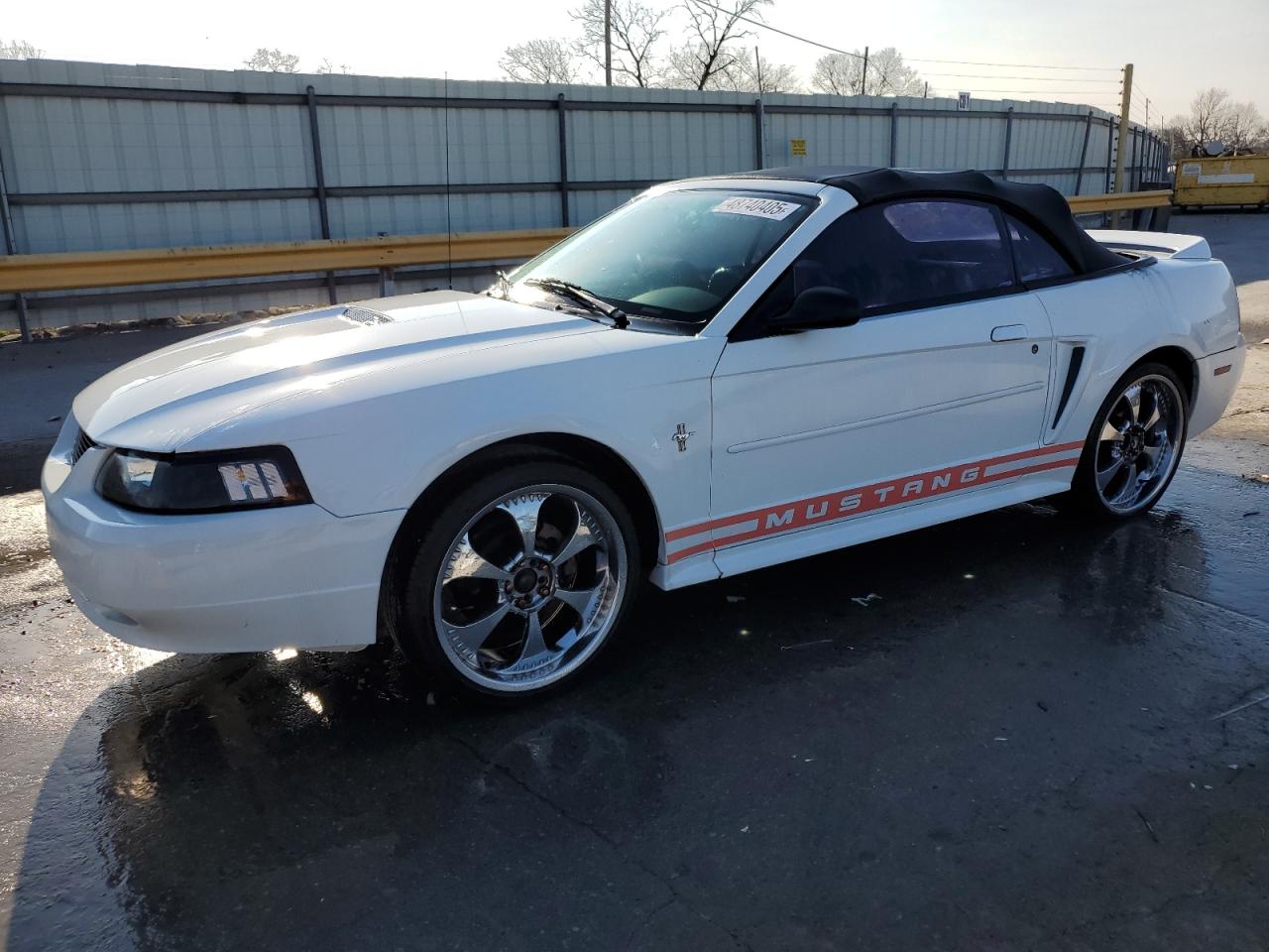 FORD MUSTANG 2000