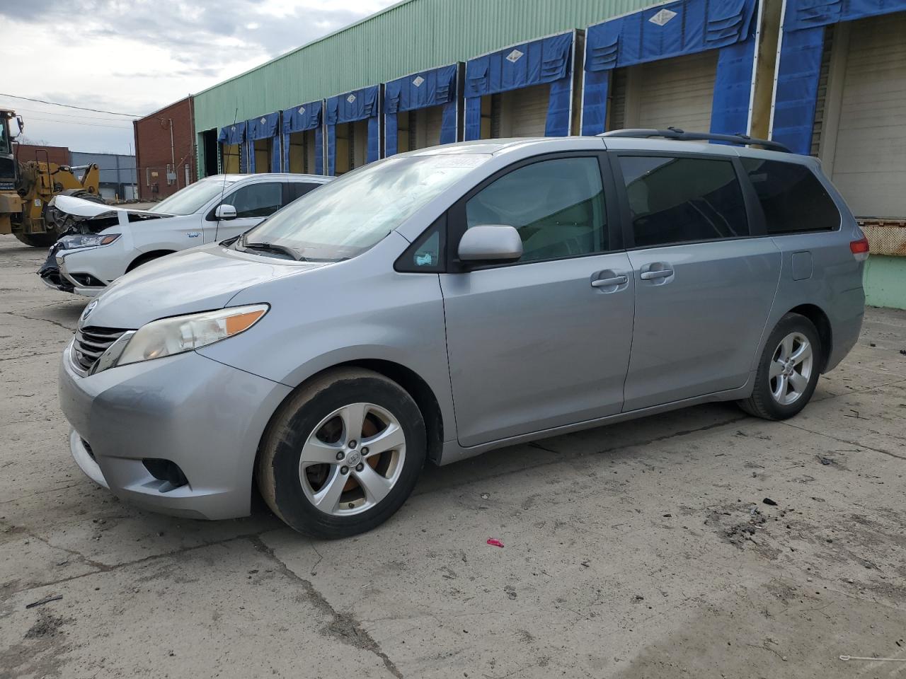 TOYOTA SIENNA LE 2014