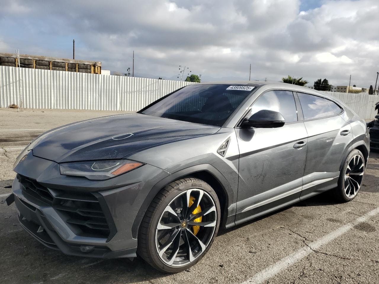 LAMBORGHINI URUS 2019