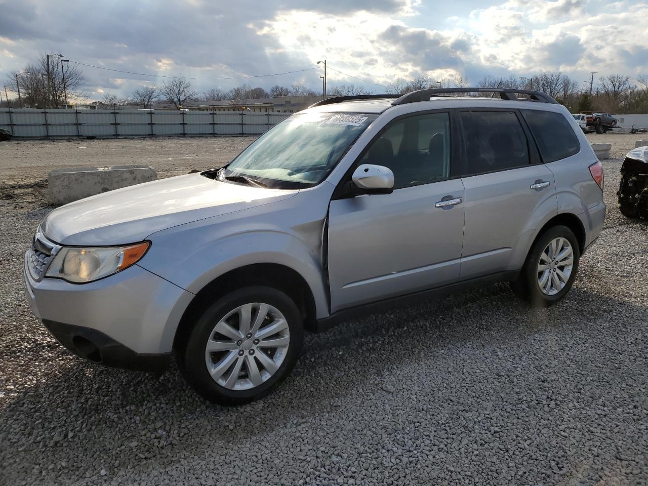 SUBARU FORESTER L 2012