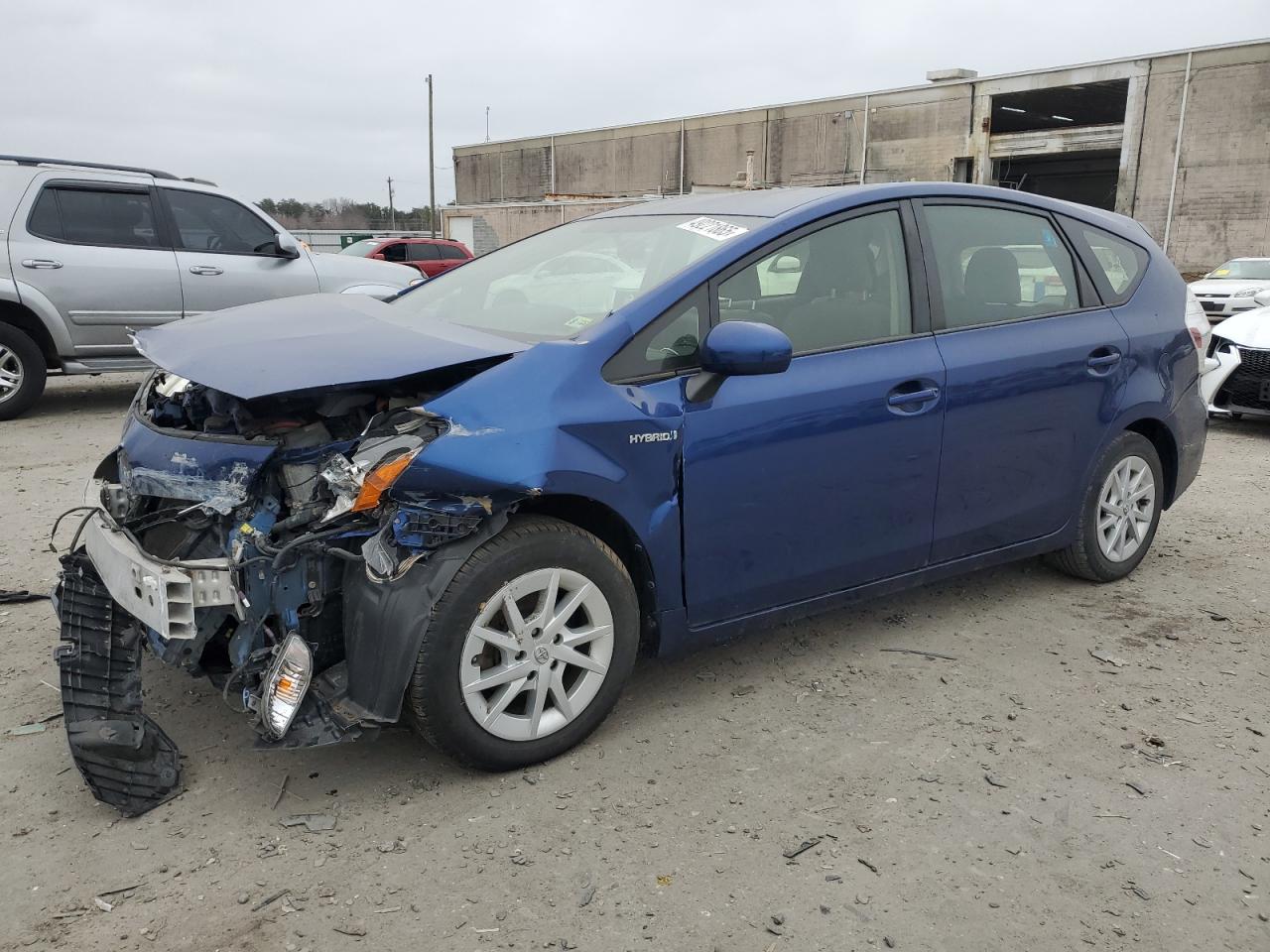 TOYOTA PRIUS V 2014