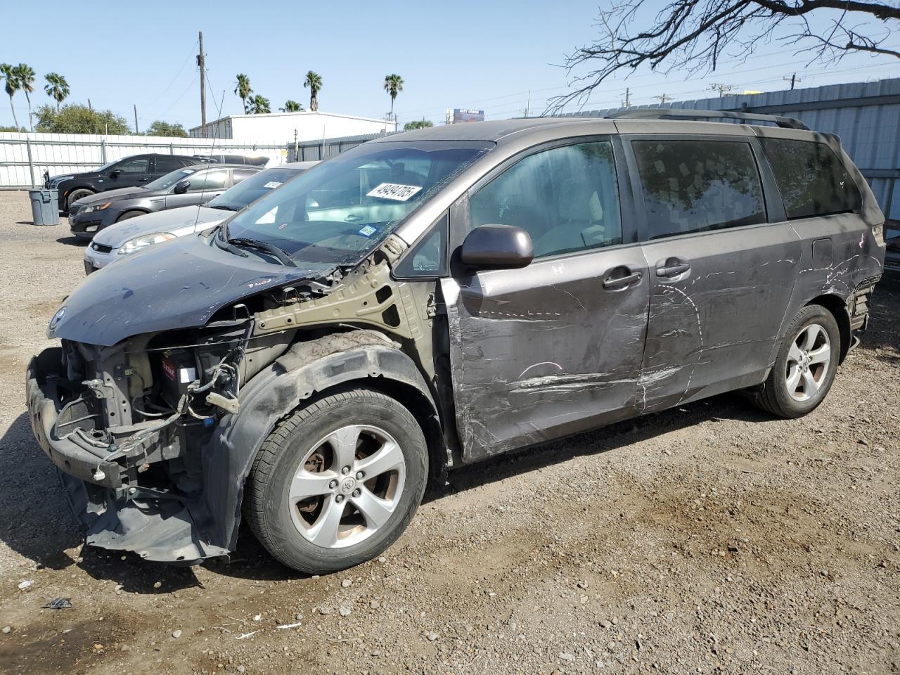 TOYOTA SIENNA LE 2014