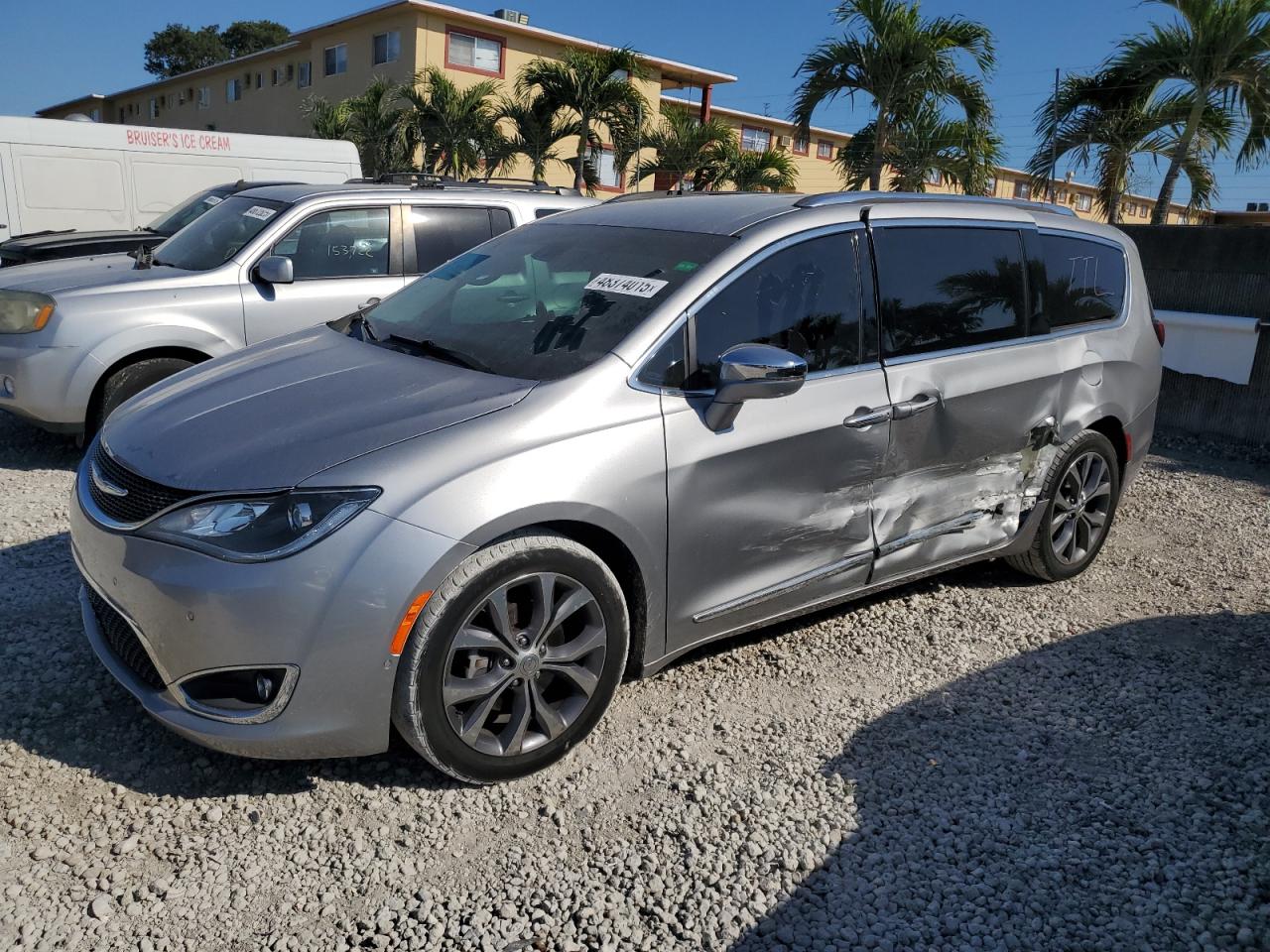 CHRYSLER PACIFICA L 2017