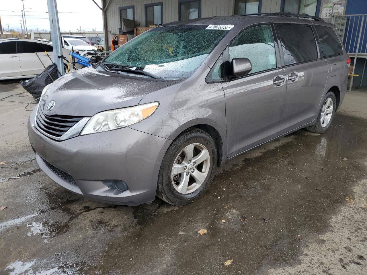 TOYOTA SIENNA LE 2014