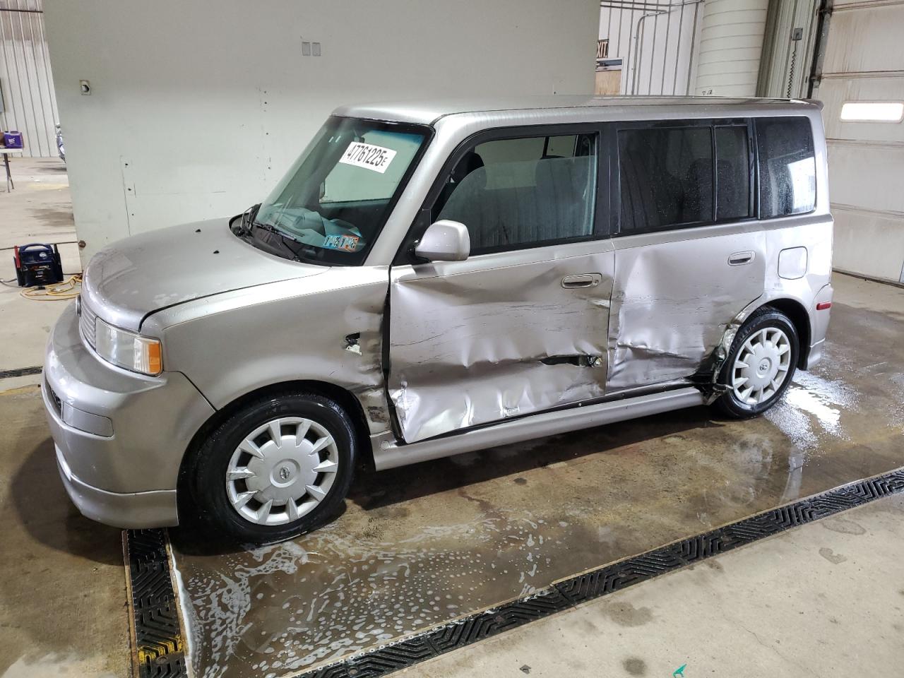 TOYOTA SCION XB 2006