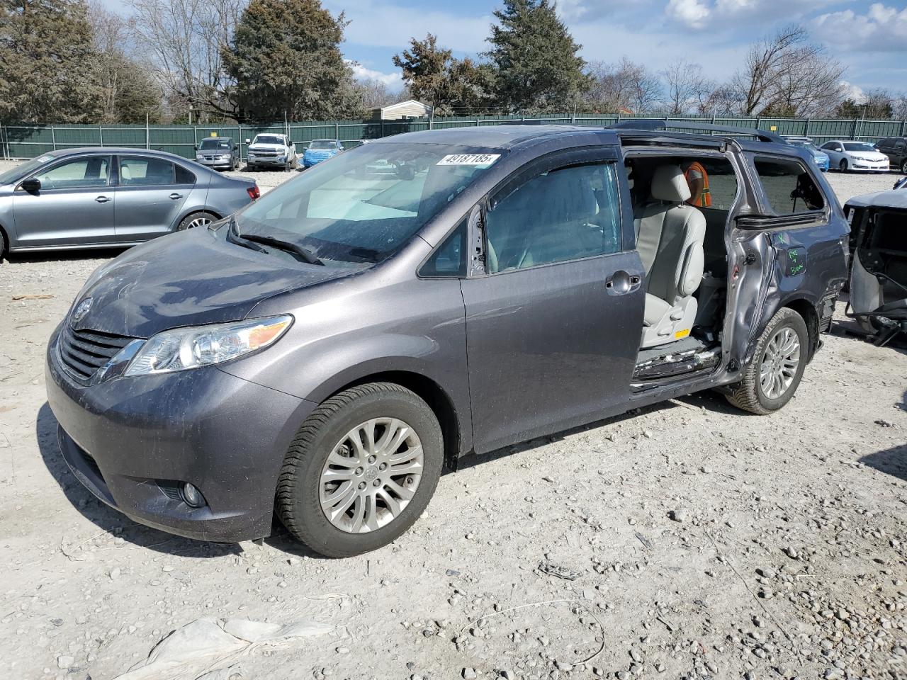 TOYOTA SIENNA XLE 2014