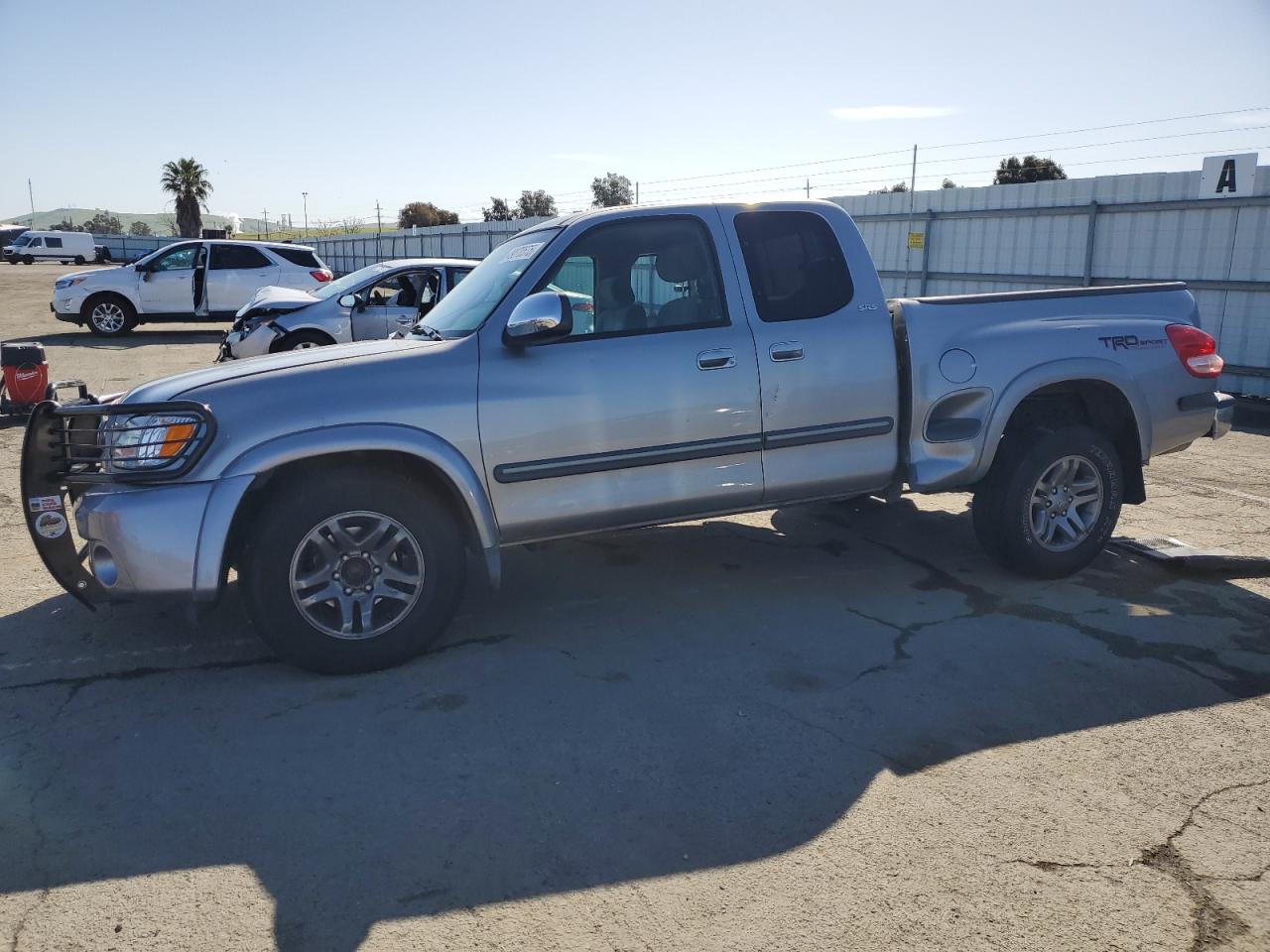 TOYOTA TUNDRA ACC 2004