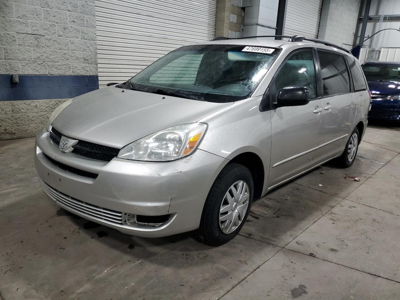 TOYOTA SIENNA CE 2005